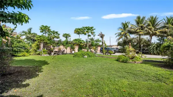 15550 NW 122nd Ave, Hialeah, FL 33018