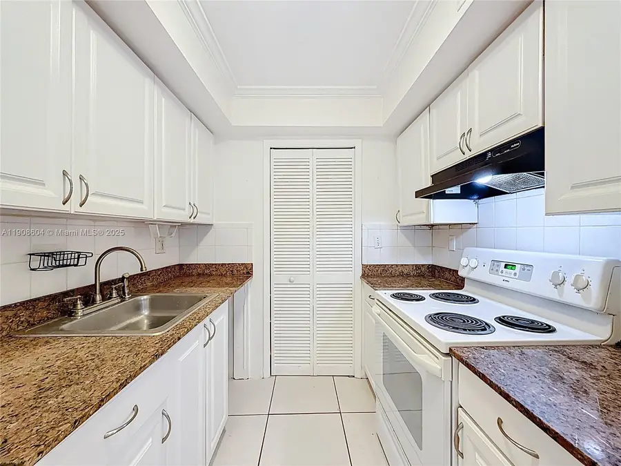 17600 NW 68th Ave #B2004, Hialeah, FL 33015 - Image #3