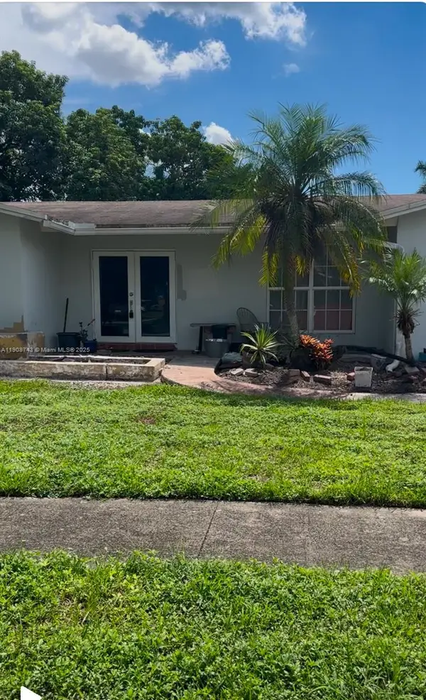 11110 NW 17th Ct, Pembroke Pines, FL 33026