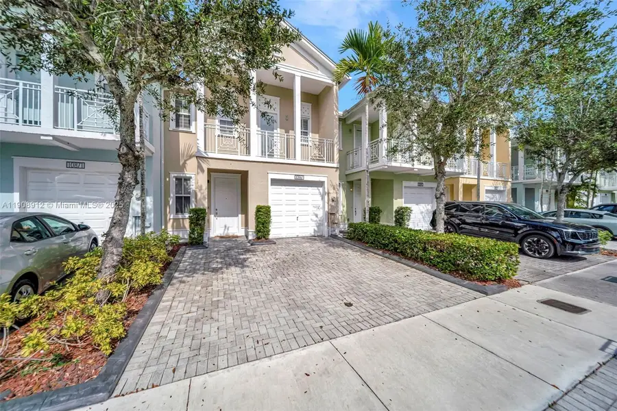10867 NW 76th Ln, Doral, FL 33178 - Image #2