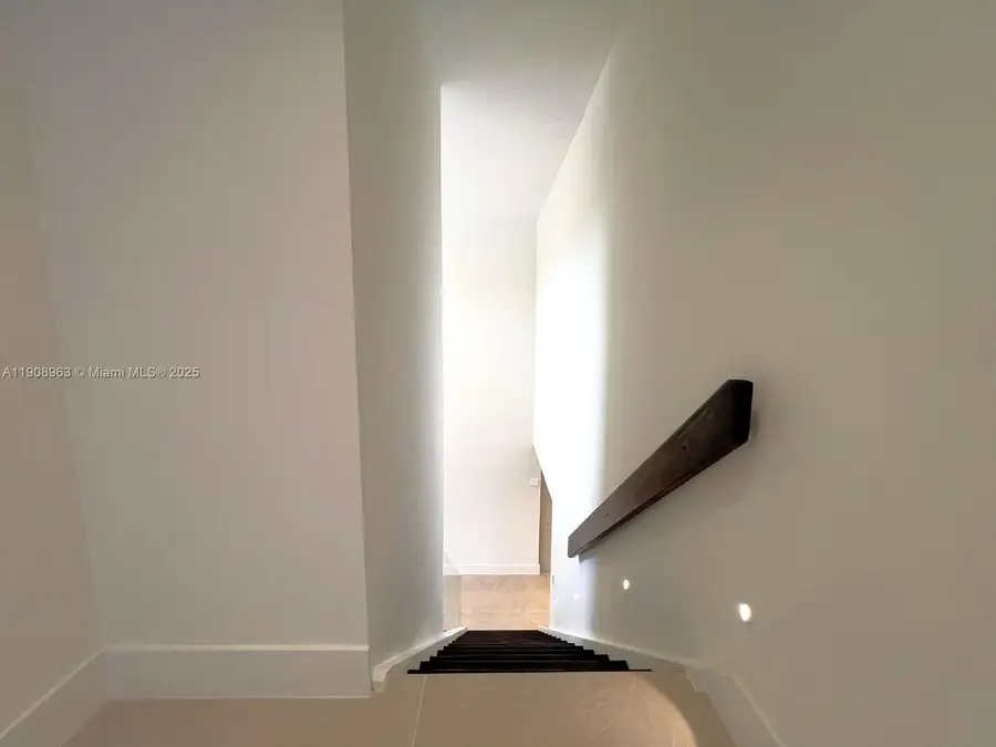 6243 NW 171st St, Hialeah, FL 33015 - Image #2