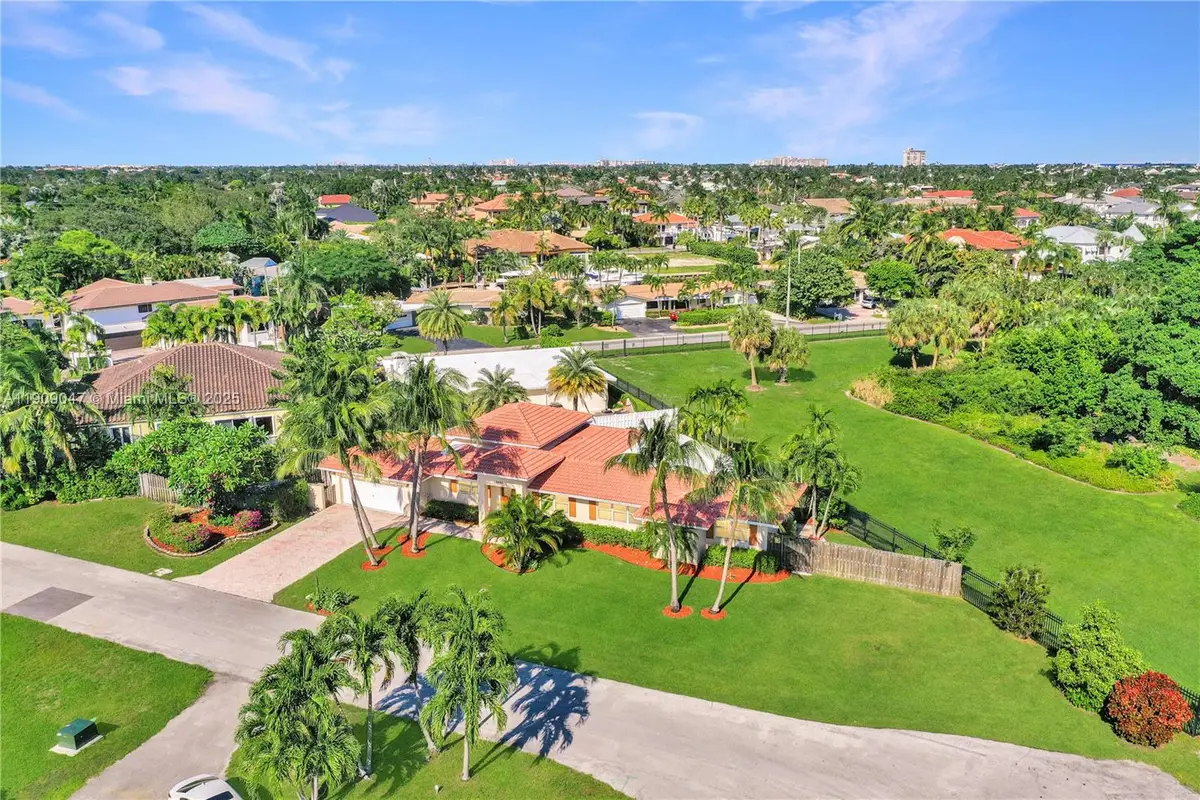 2350 NE 27th Ter, Pompano Beach, FL 33062 - Image #1