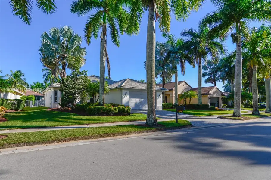 1868 Harbor View Cir, Weston, FL 33327 - Image #2