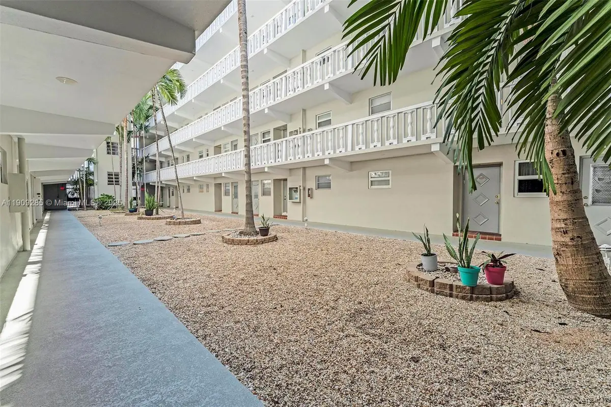 330 SE 2nd St #103G, Hallandale Beach, FL 33009 - Image #1
