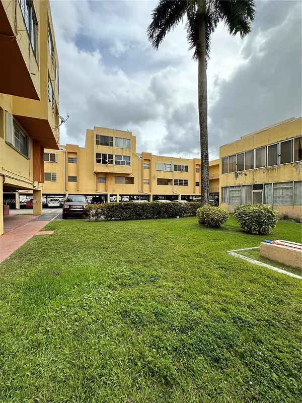 1555 W 44th Pl #234, Hialeah, FL 33012