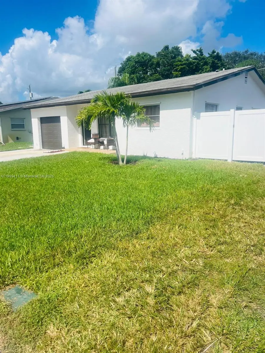 9703 SW 2nd St, Boca Raton, FL 33428 - Image #2