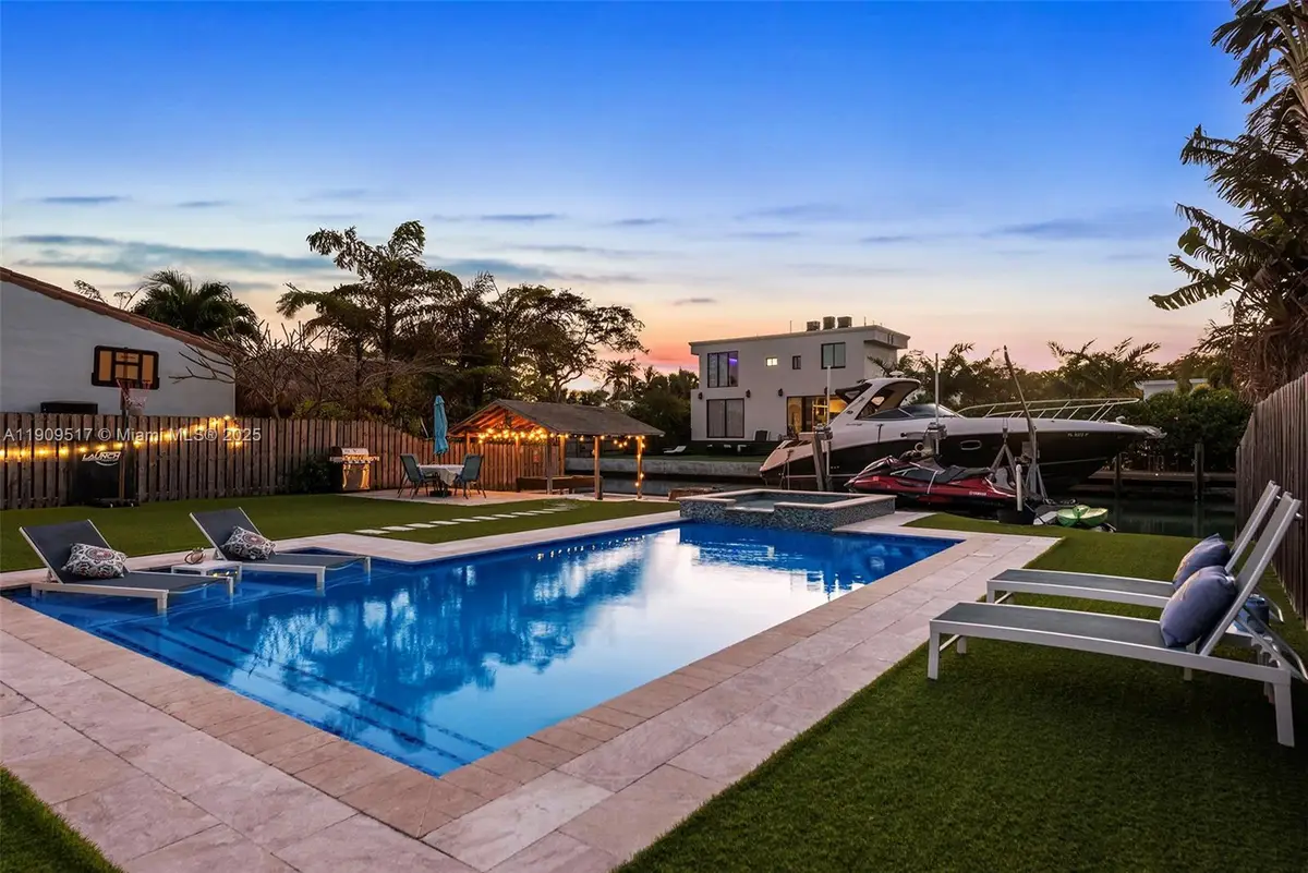 7940 Hawthorne Ave, Miami Beach, FL 33141 - Image #1