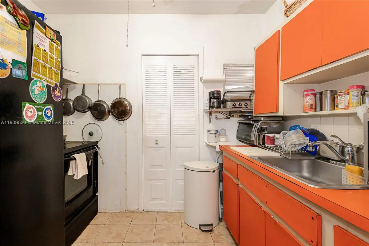 811 NW 24th Ct, Miami, FL 33125 - Image #1