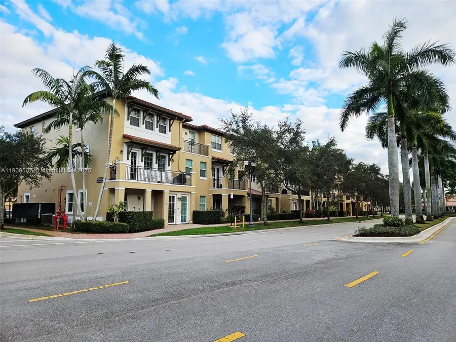 809 SW 147 Ave #1401, Pembroke Pines, FL 33027 - Image #2