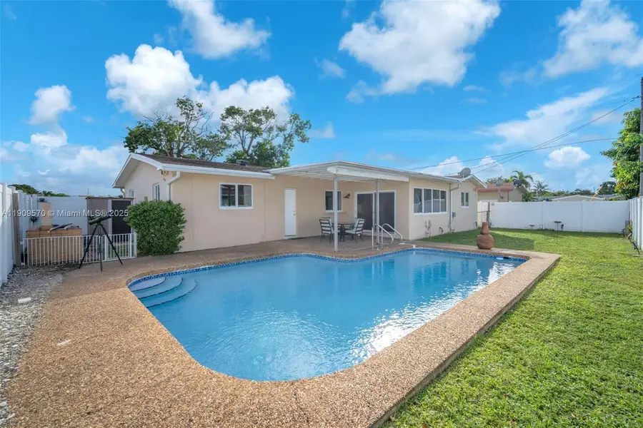 7751 NW 6th Ct, Pembroke Pines, FL 33024 - Image #2