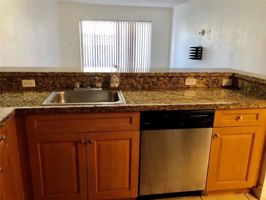 5201 Geneva Way #102, Doral, FL 33166 - Image #3