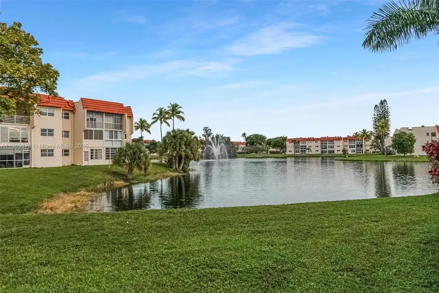 8000 N Sunrise Lakes Dr #207, Sunrise, FL 33322 - Image #2