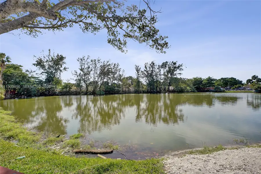 1300 NE Miami Gardens Dr #320E, Miami, FL 33179 - Image #3