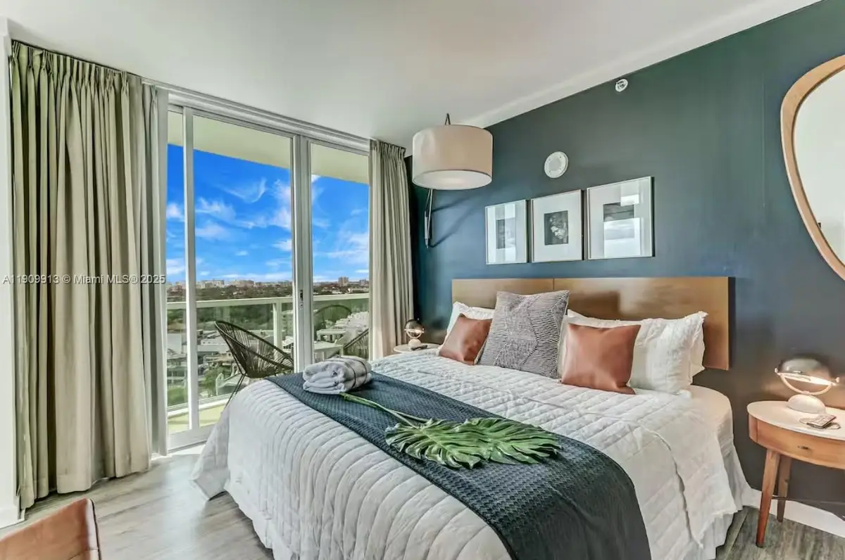 2889 Mcfarlane Rd #1512, Coconut Grove, FL 33133 - Image #1