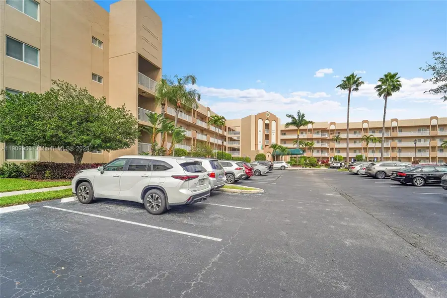 7647 Southampton Ter #403, Tamarac, FL 33321 - Image #3