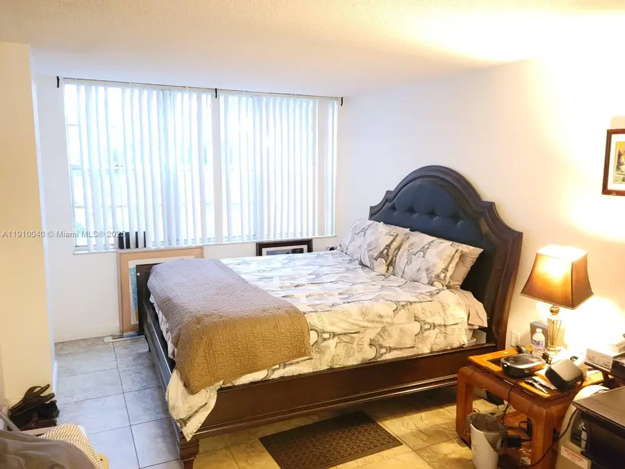 1400 Saint Charles Pl #215, Pembroke Pines, FL 33026 - Image #3