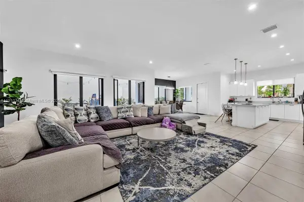 4346 NW 81st Ave, Doral, FL 33166