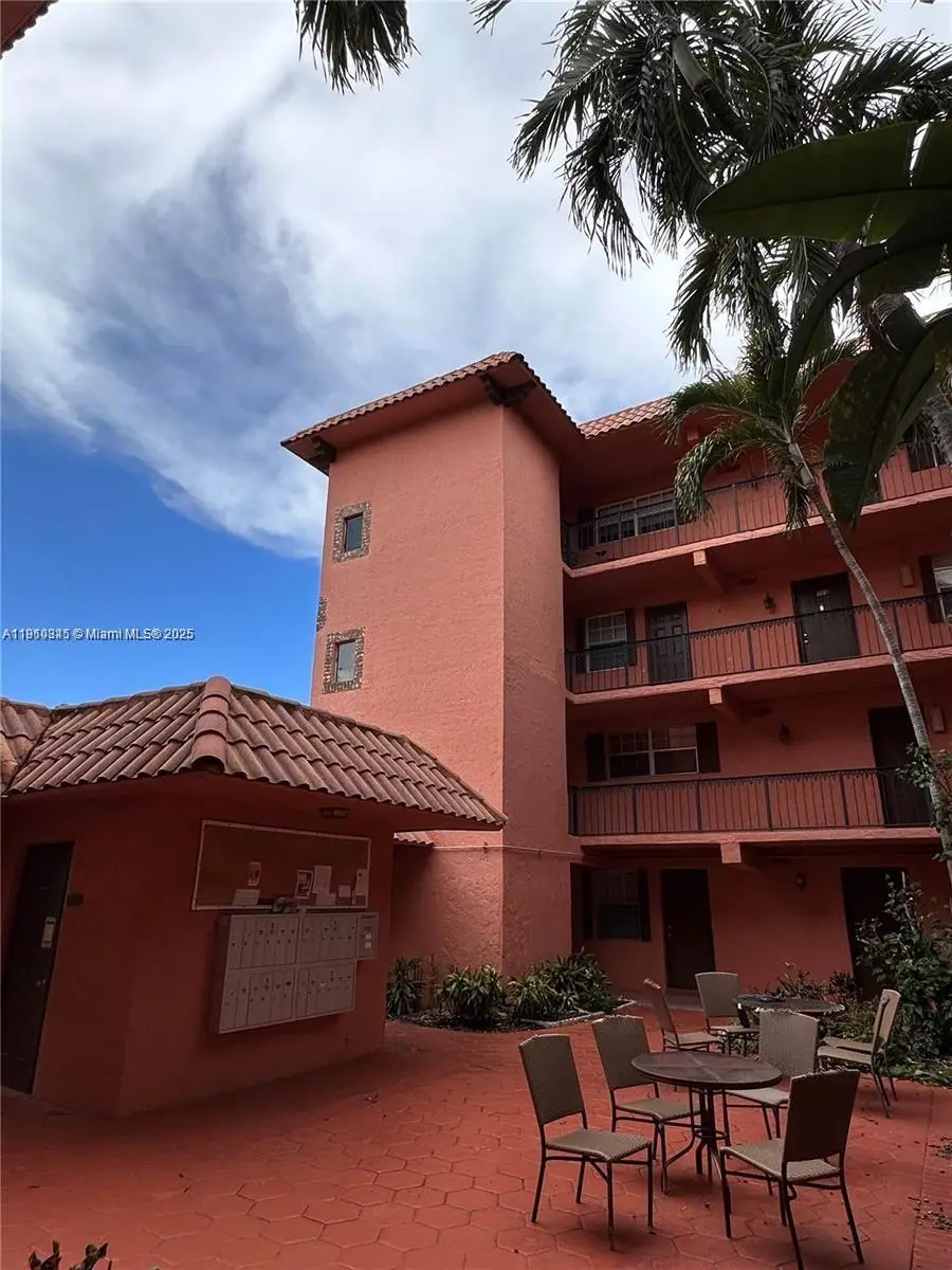 680 Tennis Club Dr #107, Fort Lauderdale, FL 33311 - Image #2