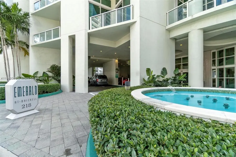 218 SE 14th St #1003, Miami, FL 33131 - Image #2