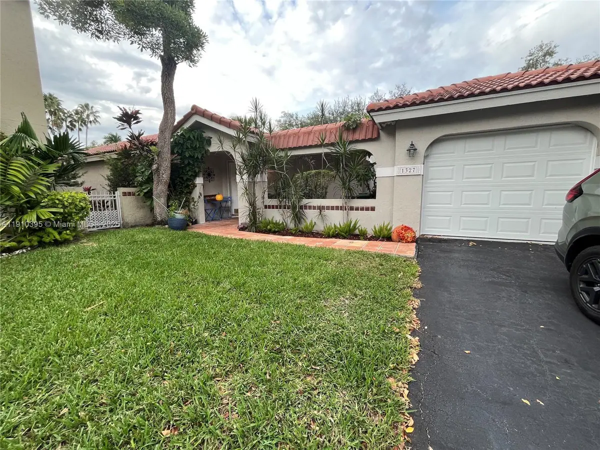 1327 Seagrape Cir, Weston, FL 33326 - Image #1