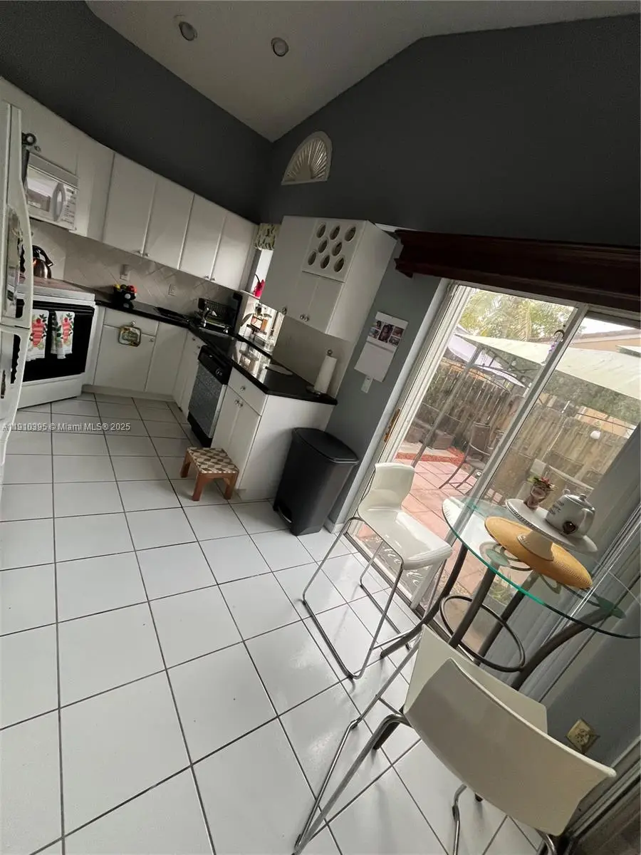 1327 Seagrape Cir, Weston, FL 33326 - Image #2