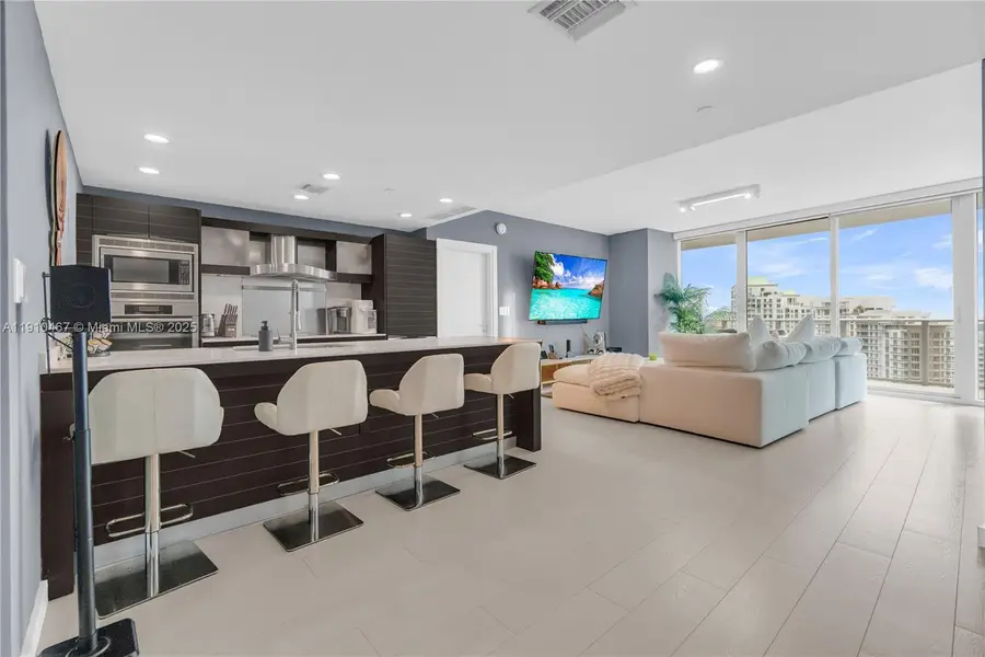 200 Biscayne Boulevard Way #3907, Miami, FL 33131 - Image #2