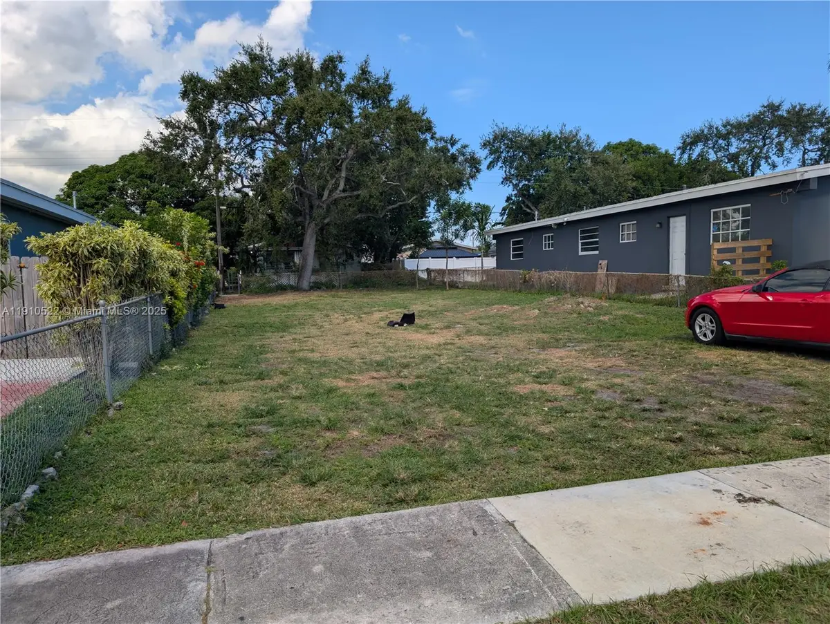 2335 Hope St, Hollywood, FL 33020 - Image #1