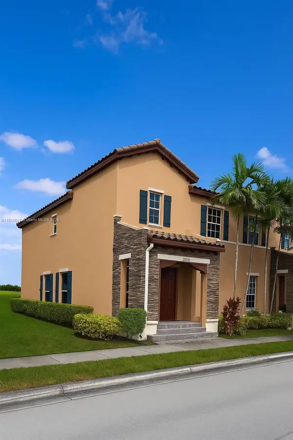 17025 SW 96th St, Miami, FL 33196