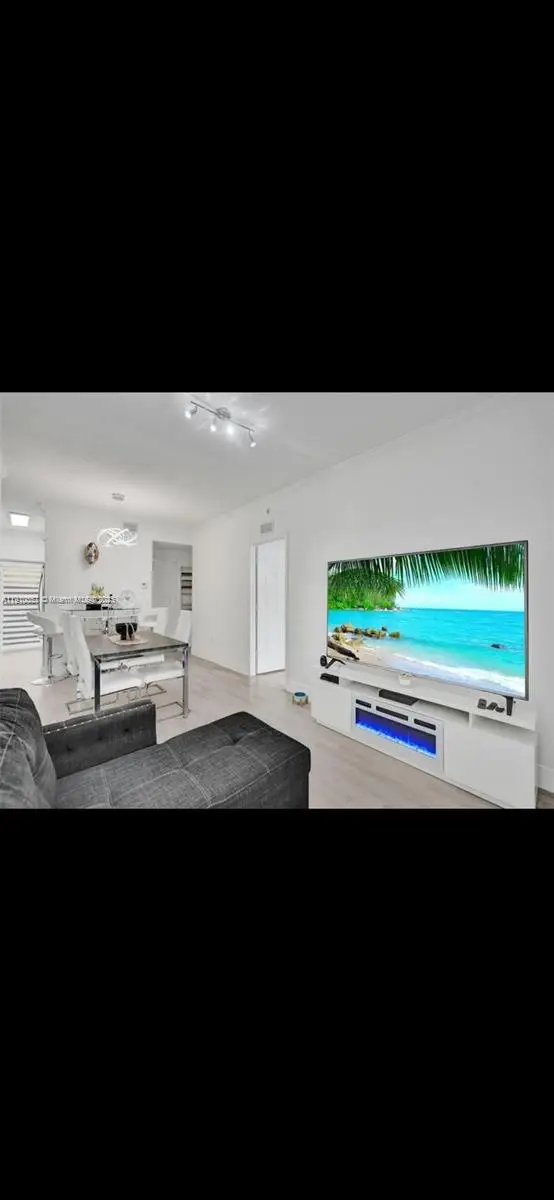 3374 W 80th St #101, Hialeah, FL 33018