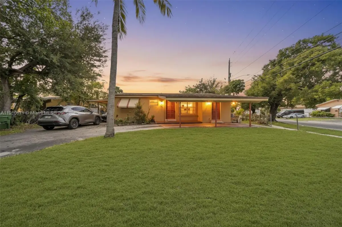 741 SW 2nd Ct, Hallandale Beach, FL 33009 - Image #1