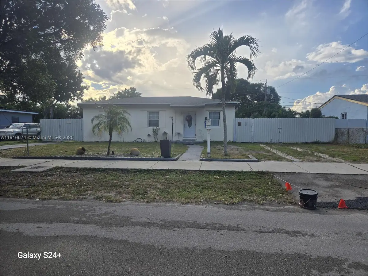 15210 NW 28th Pl, Miami Gardens, FL 33054 - Image #1