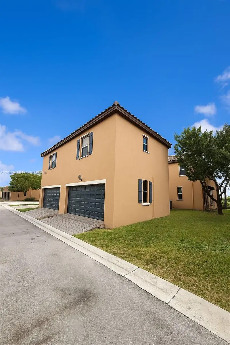 17021 SW 96th St, Miami, FL 33196 - Image #2