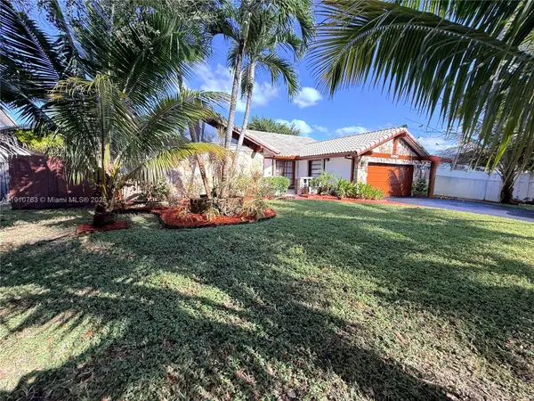 10949 NW 1st Mnr, Coral Springs, FL 33071