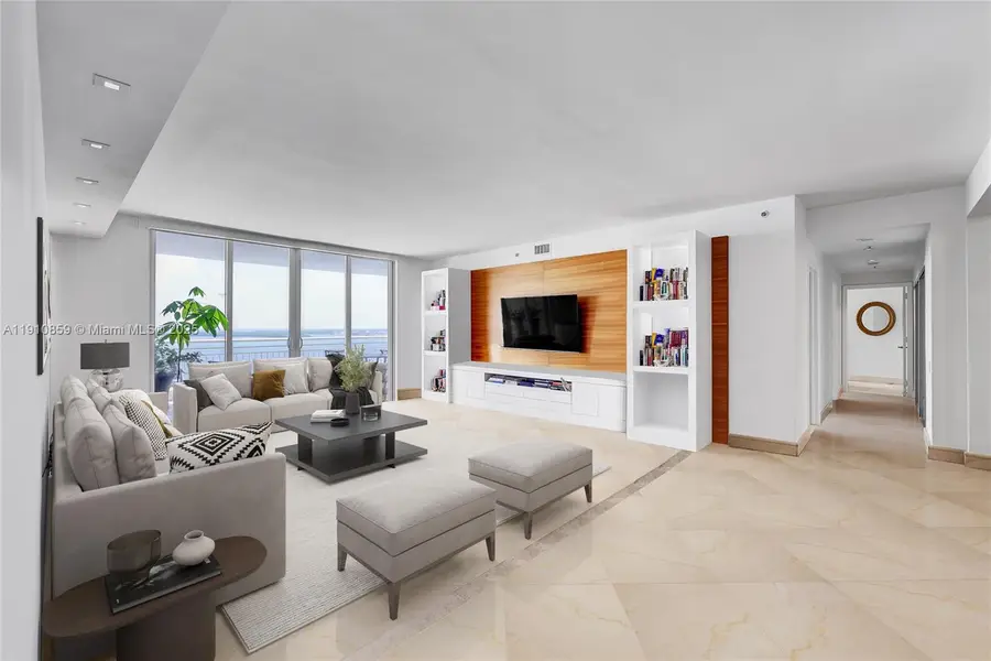 808 E Brickell Key Dr #2104, Miami, FL 33131 - Image #3