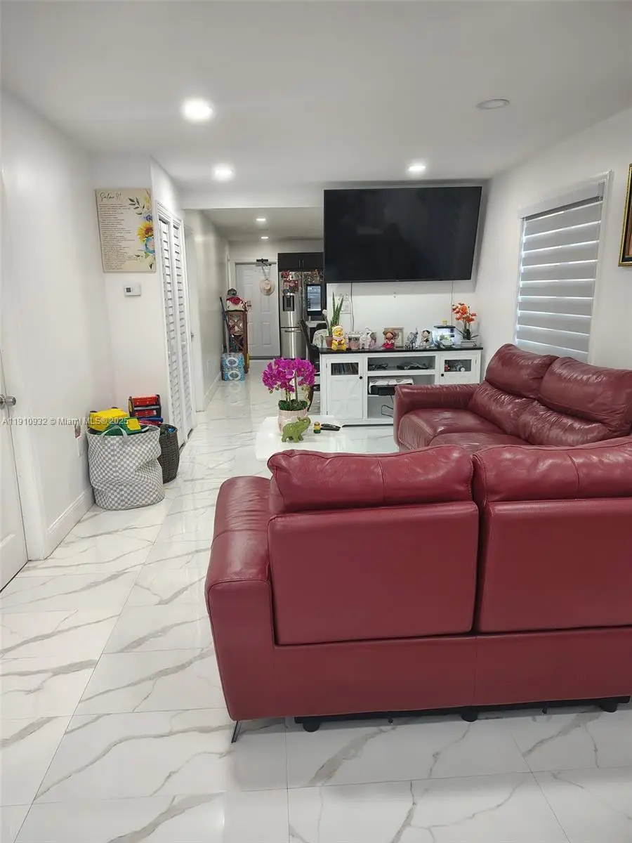 320 NW 2nd St, Florida City, FL 33034 - Image #2