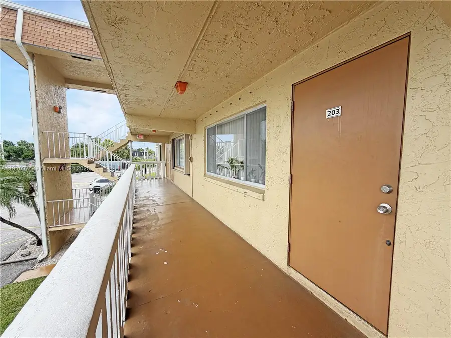 500 W Village Green Cir W #203, Palm Springs, FL 33461 - Image #3
