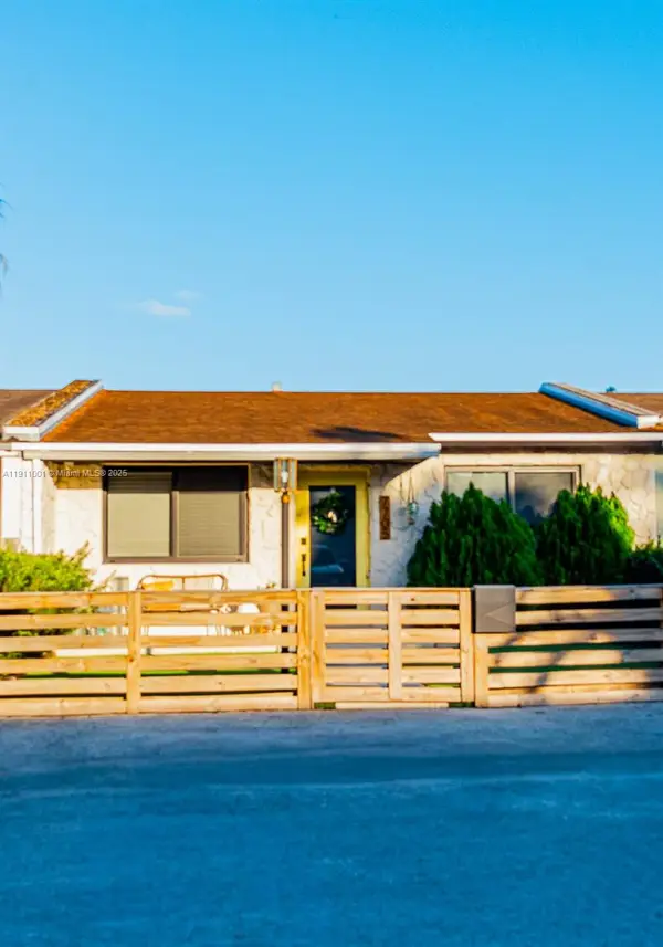 7705 NW 178th St #7705, Hialeah, FL 33015