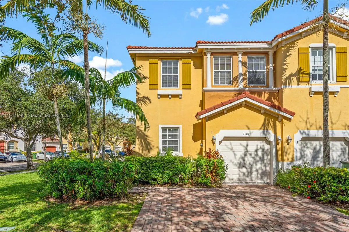 2109 NE 3rd Ct, Homestead, FL 33033 - Image #1