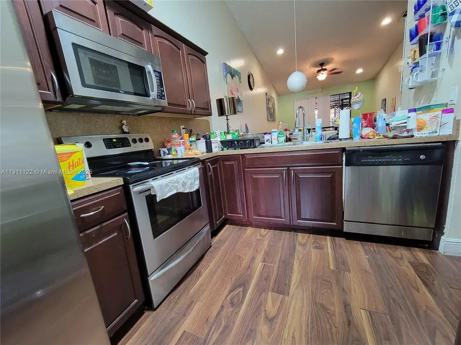 6722 NW 192nd Ln, Hialeah, FL 33015 - Image #2