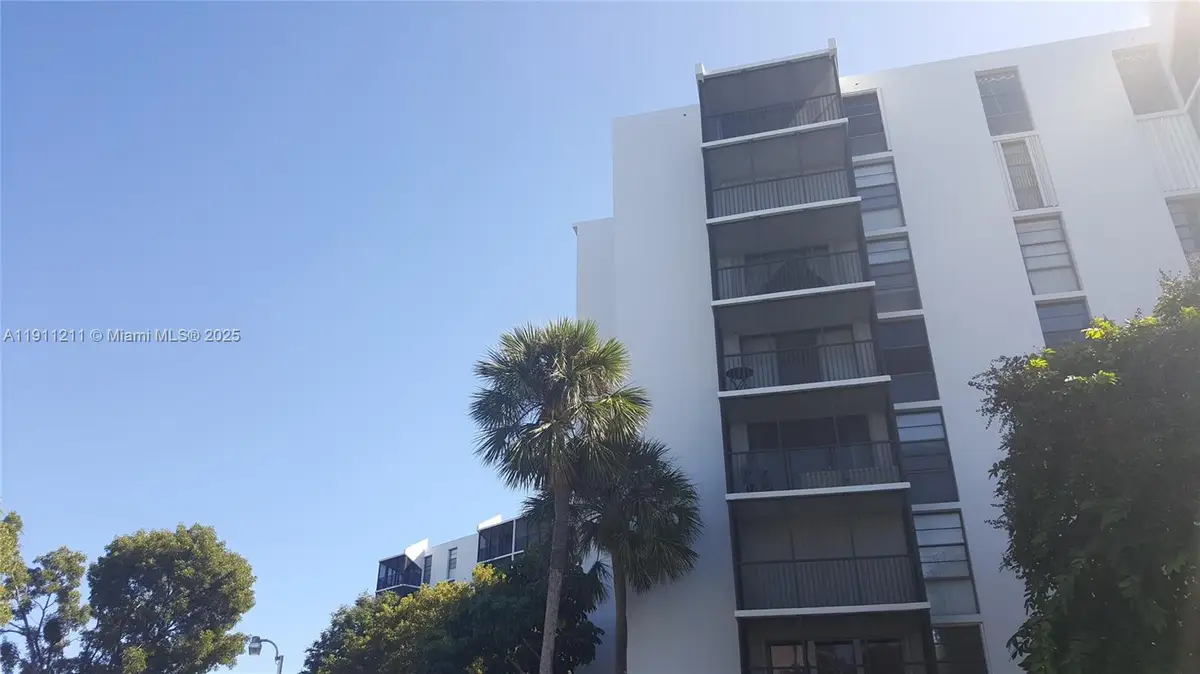 3401 N Country Club Dr #412, Aventura, FL 33180 - Image #1