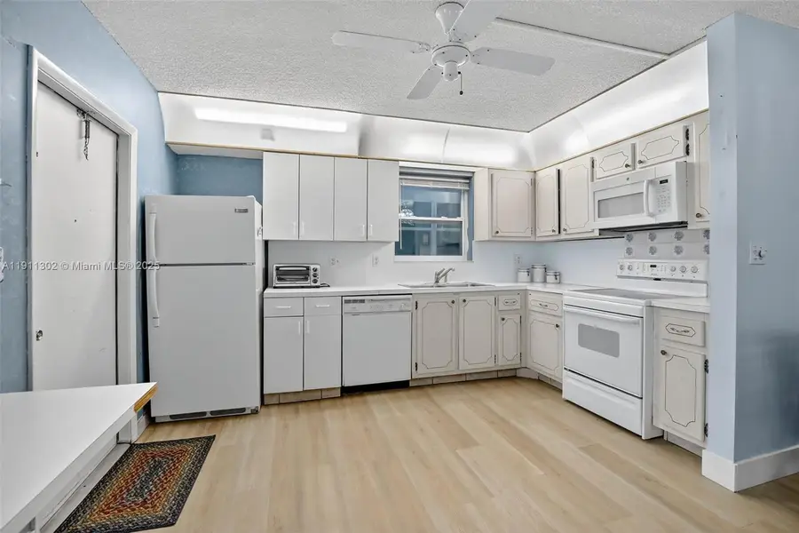 1354 N 12th Ct #11B, Hollywood, FL 33019 - Image #2