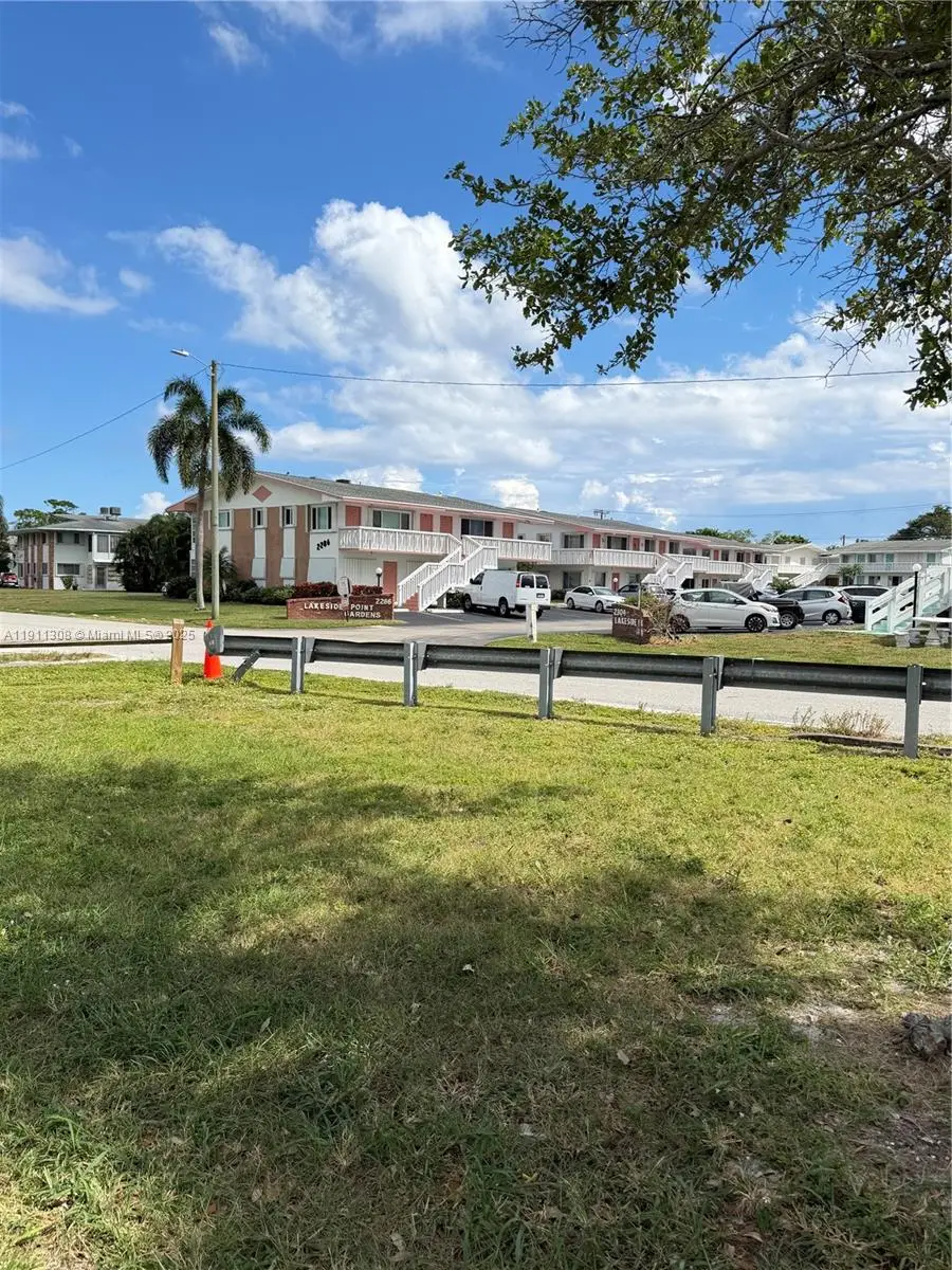 2286 Lake Osborne Dr #16, Lake Worth, FL 33461 - Image #2