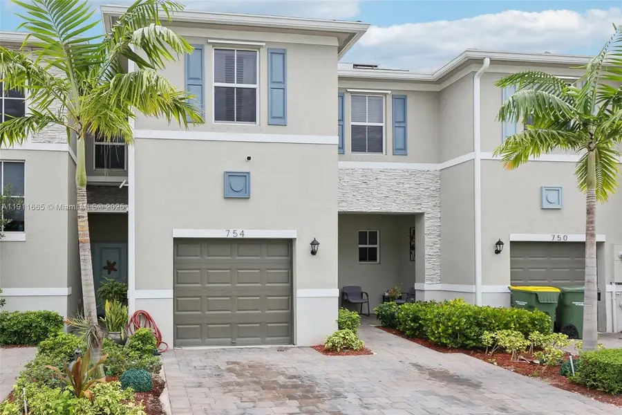 754 SE 19th St, Homestead, FL 33034 - Image #2