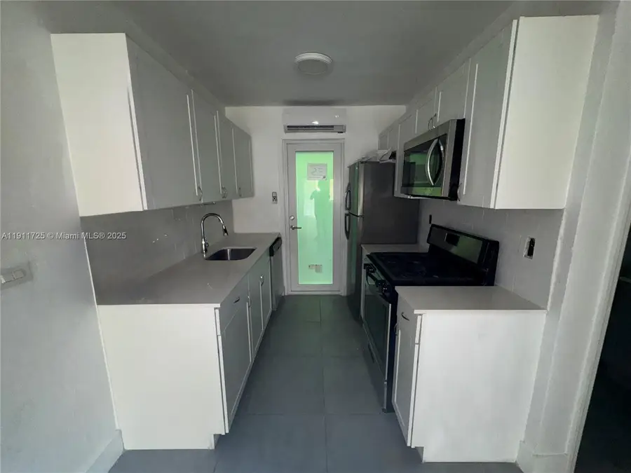 75 Washington Ave #10, Miami Beach, FL 33139 - Image #2