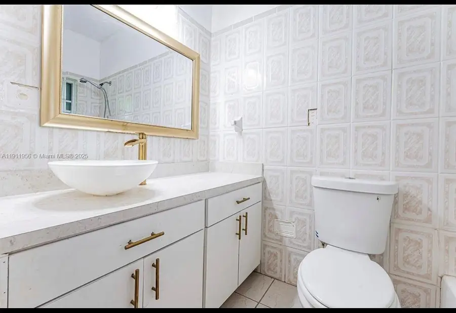2320 NW 52nd St, Miami, FL 33142 - Image #2