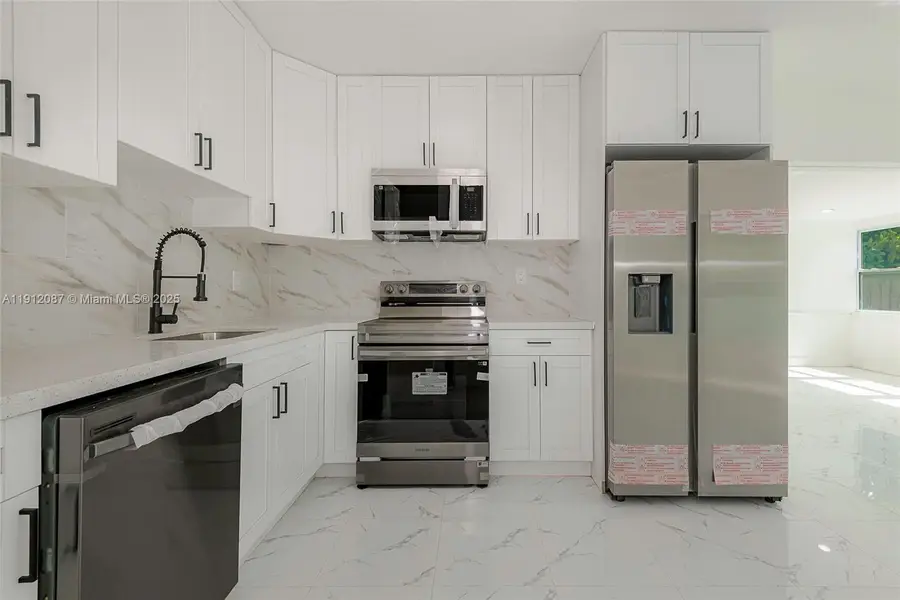 731 NE 16th St, Fort Lauderdale, FL 33304 - Image #3