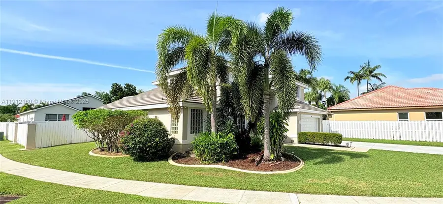 1002 NW 182nd Way, Pembroke Pines, FL 33029 - Image #3