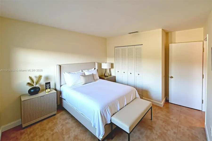 5174 NE 6th Ave #520, Oakland Park, FL 33334 - Image #3