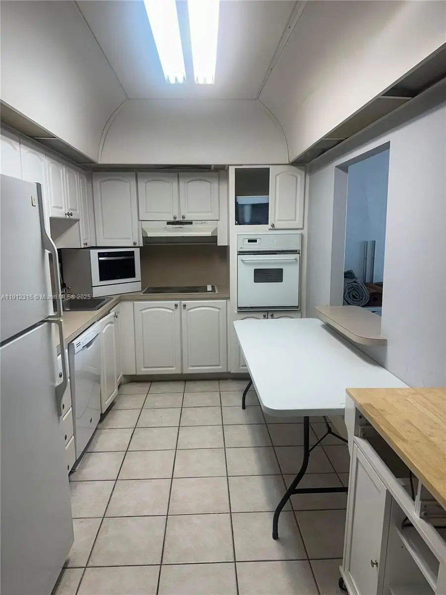 19390 Collins Ave #1019, Sunny Isles Beach, FL 33160 - Image #3