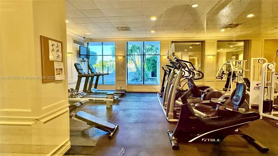 5700 Collins Ave #11B, Miami Beach, FL 33140 - Image #3